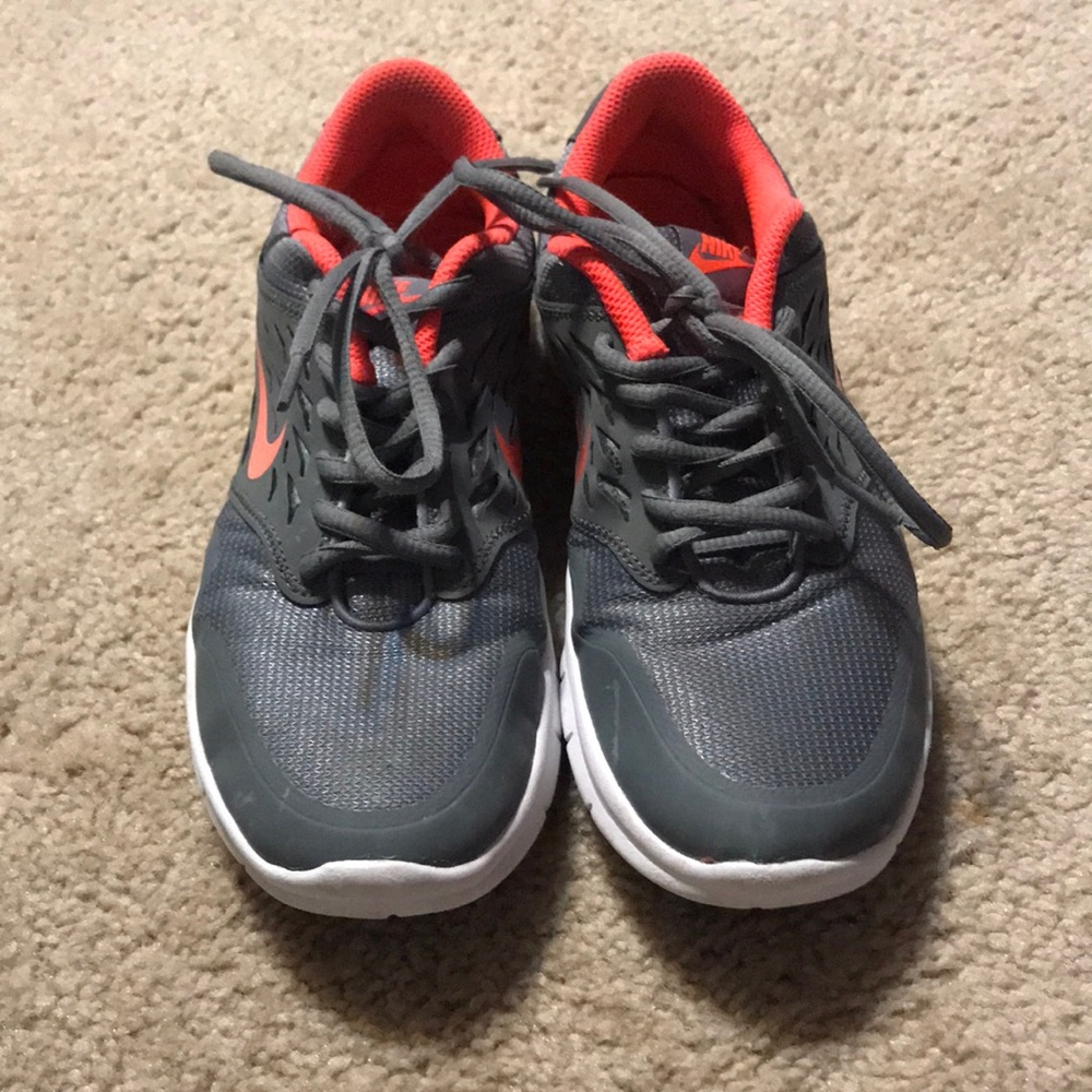 Nike tennis shoes